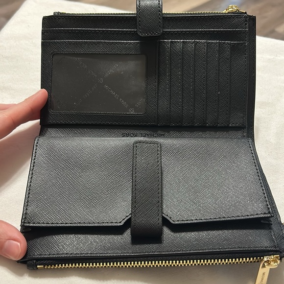 Michael Kors wallet wristlet - Picture 2 of 3